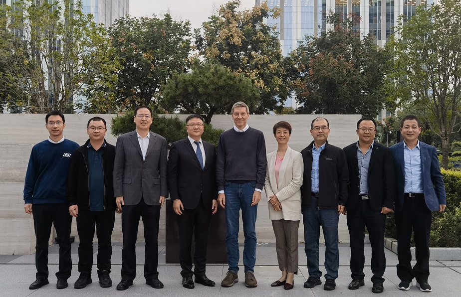 New energy, new future, Professor Dieter Green, Chairman of the European New Energy Vehicle Alliance, and his delegation visited Xi'an