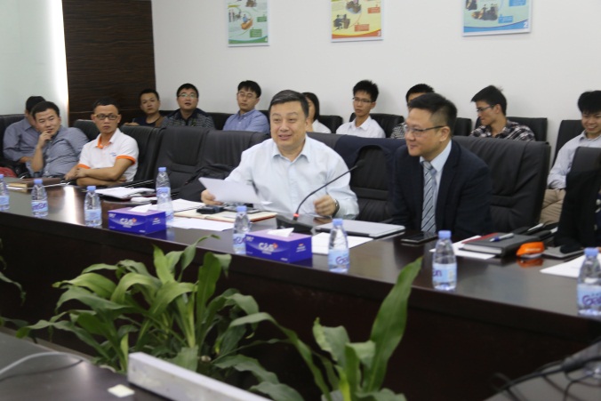 Du Heping, President of Shenzhen Computer Industry Association, gave the opening speech for this seminar